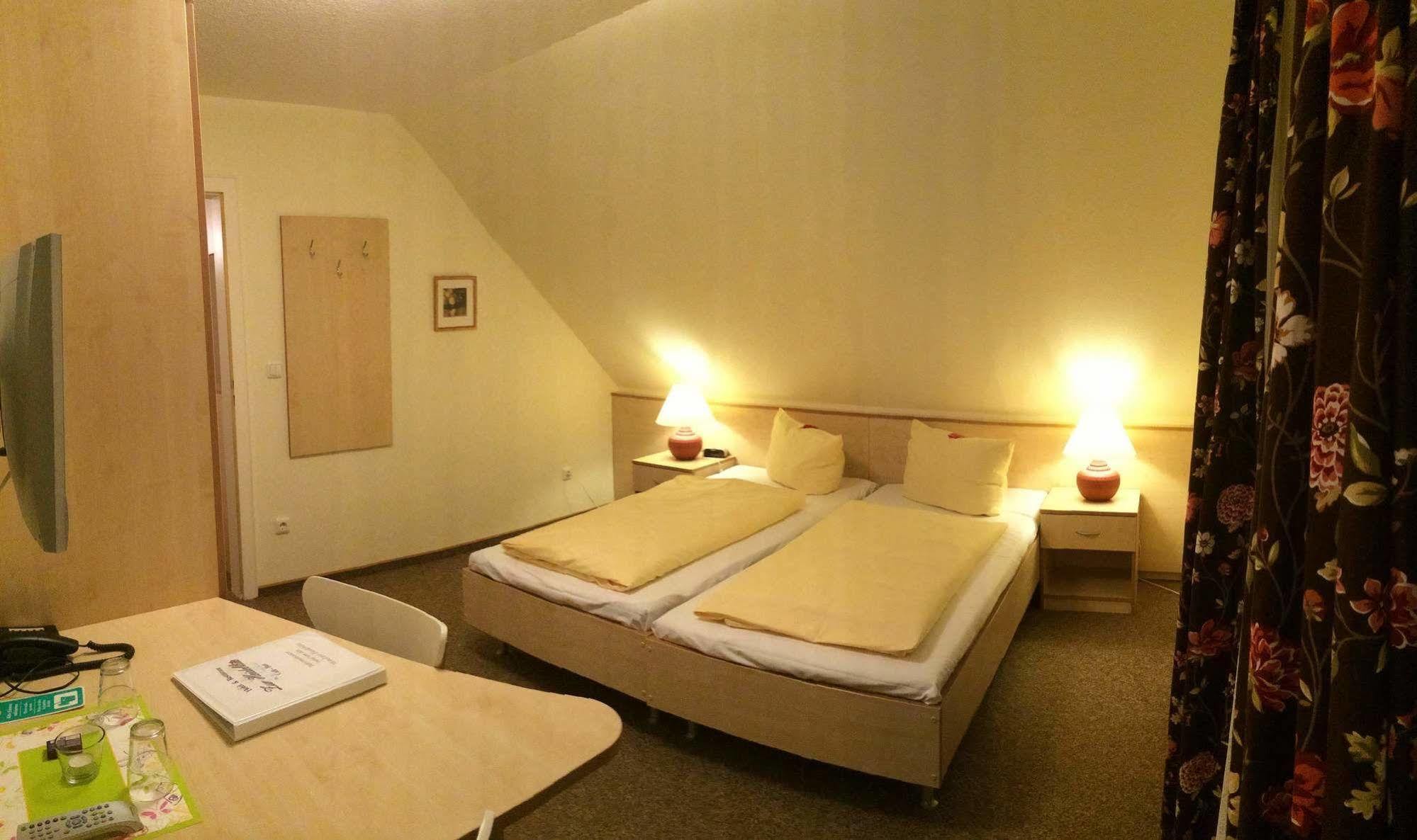 Hotel Zur Heidebluete Hambühren Εξωτερικό φωτογραφία
